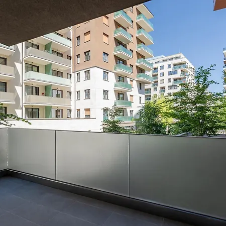 Corviana With Balcony Apartament